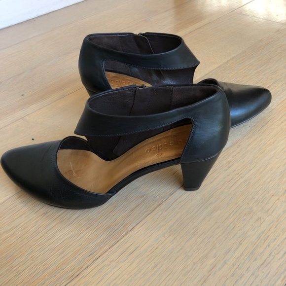 COCLICO Black Leather Heels - Picture 6 of 11